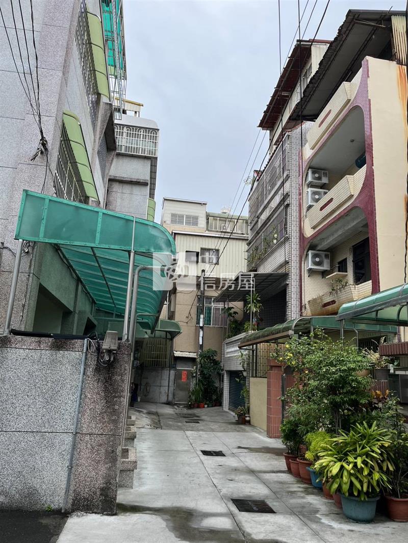 鳳山國中捷運旁52坪大地坪大別墅房屋室內格局與周邊環境