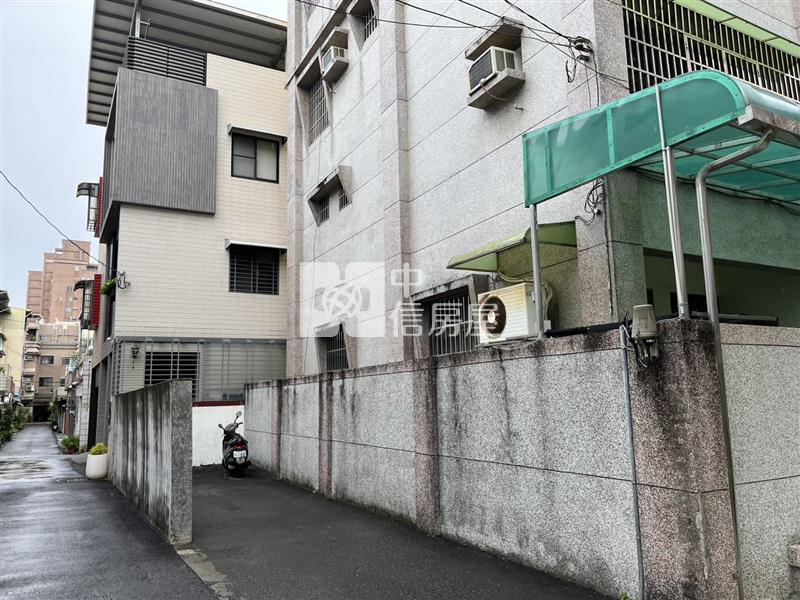 鳳山國中捷運旁52坪大地坪大別墅房屋室內格局與周邊環境