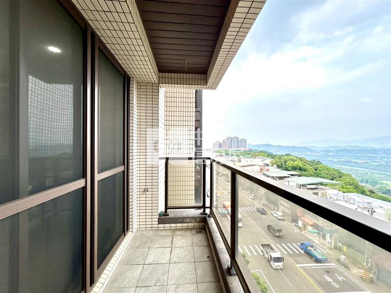 慶賀天闊．景觀3+1房雙車｜大溪交流道．仁和國中房屋室內格局與周邊環境