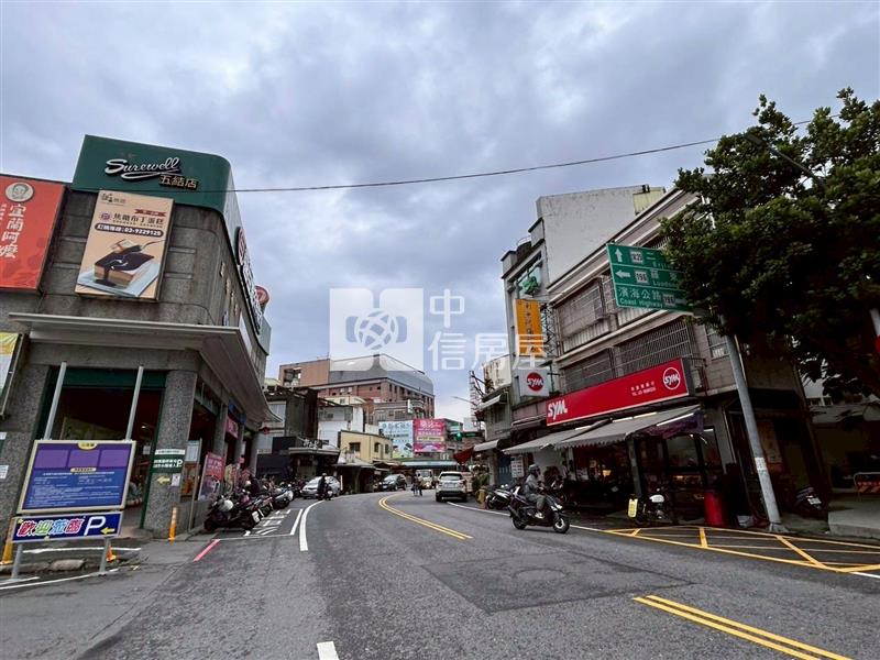 五結圖書館旁輕齡大面寬收租金店房屋室內格局與周邊環境