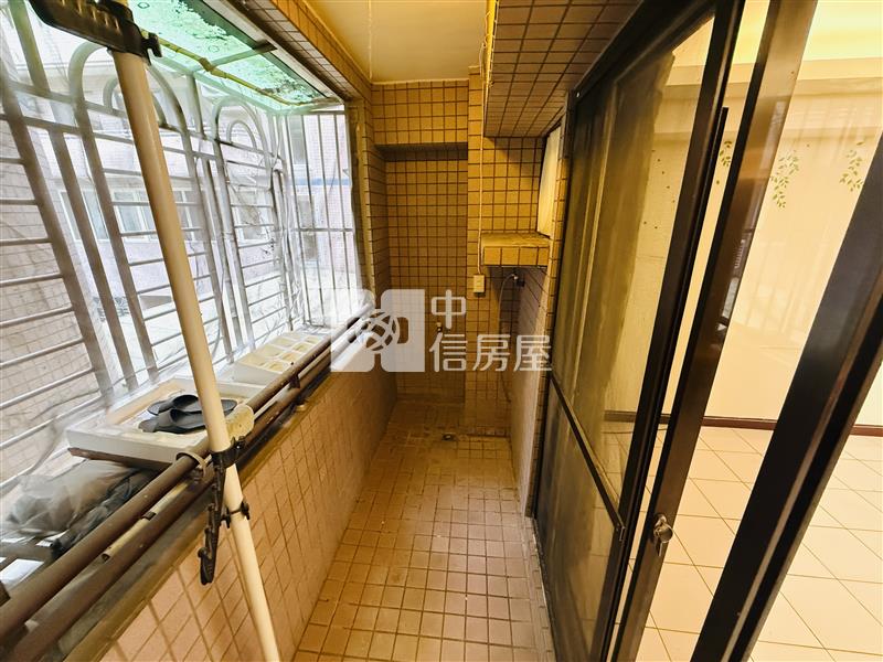 捷運-文華高中｜室內34坪大三房｜含車房屋室內格局與周邊環境