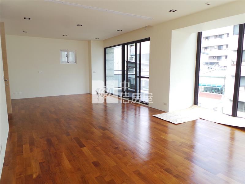 獨棟花園帝王豪墅房屋室內格局與周邊環境