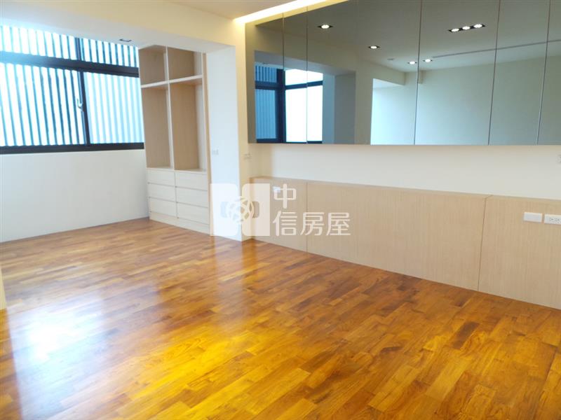 獨棟花園帝王豪墅房屋室內格局與周邊環境