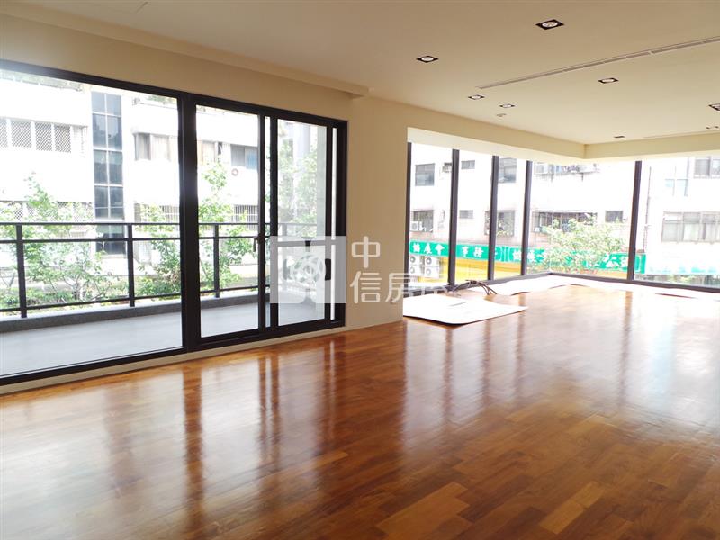獨棟花園帝王豪墅房屋室內格局與周邊環境