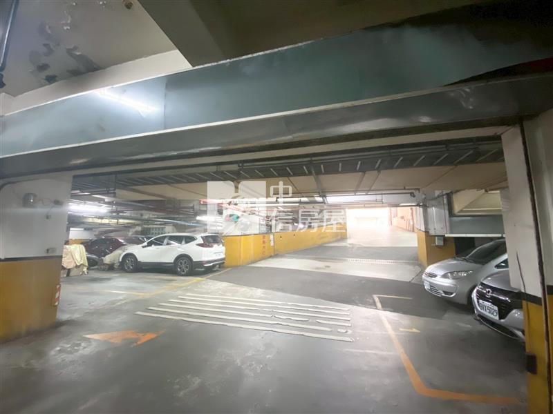 第凡內花園大廈 四房平車房屋室內格局與周邊環境