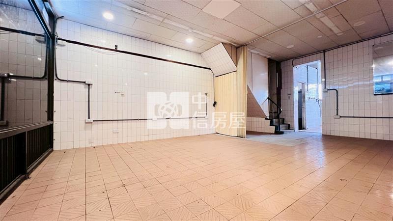 成大精華大面寬店面房屋室內格局與周邊環境