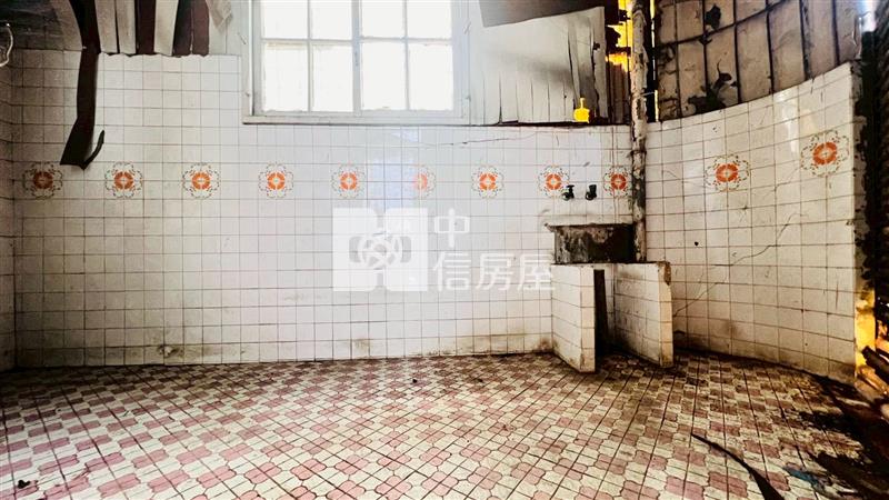成大精華大面寬店面房屋室內格局與周邊環境