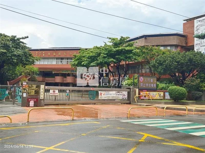 員林國小大面寬電梯別墅房屋室內格局與周邊環境