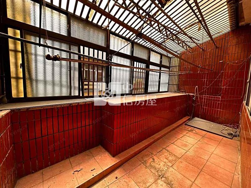 青果市場透店房屋室內格局與周邊環境