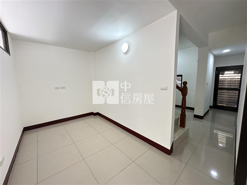 高鐵南路旁透天房屋室內格局與周邊環境