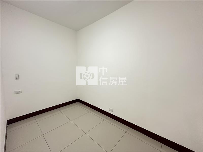 高鐵南路旁透天房屋室內格局與周邊環境