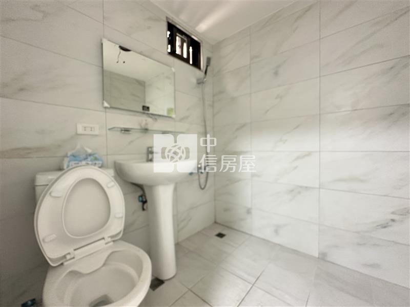 高鐵南路旁透天房屋室內格局與周邊環境