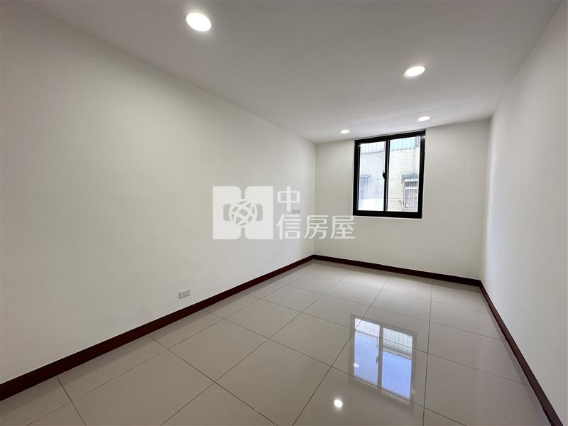 高鐵南路旁透天房屋室內格局與周邊環境