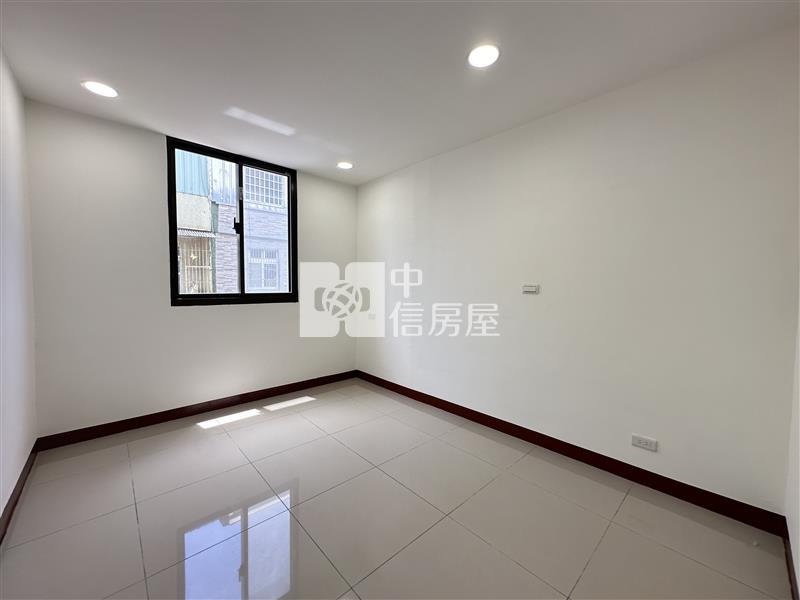 高鐵南路旁透天房屋室內格局與周邊環境