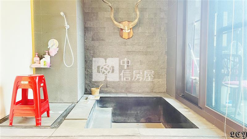 重劃區大泳池舒適湯屋~近轉運站火車站房屋室內格局與周邊環境