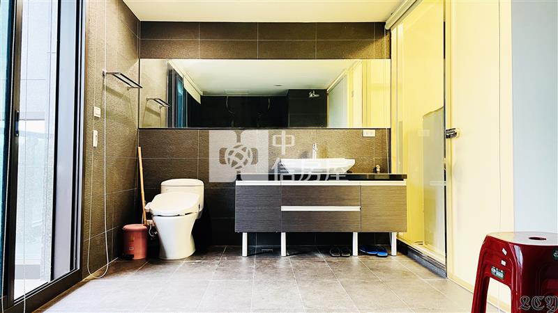 重劃區大泳池舒適湯屋~近轉運站火車站房屋室內格局與周邊環境