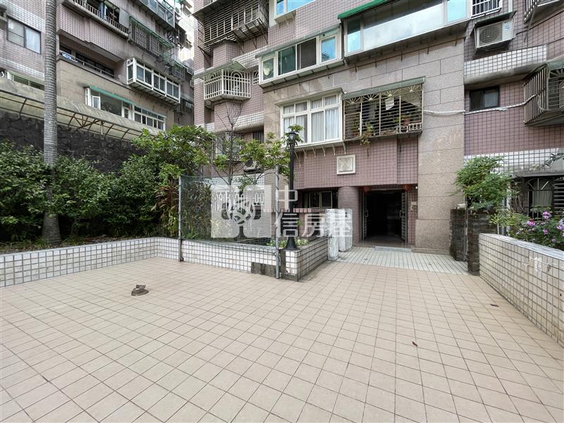 靜園1樓庭院附車位房屋室內格局與周邊環境