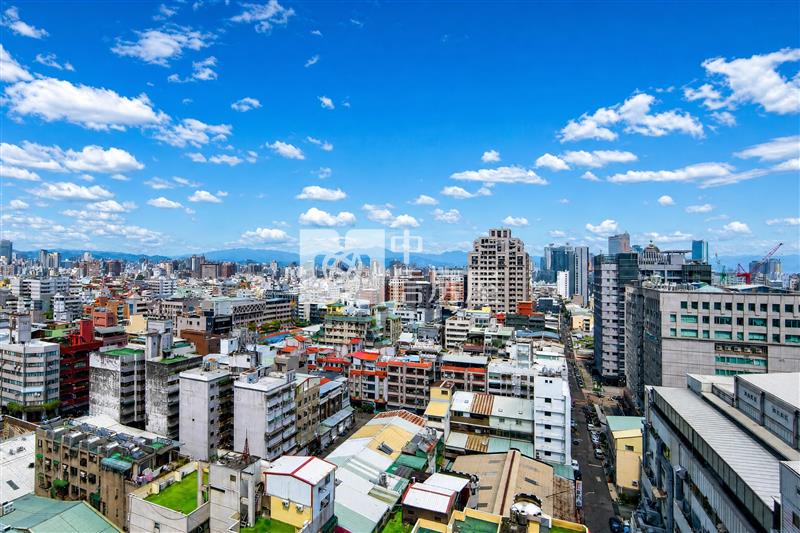 專任世界之心高樓角間朝南房屋室內格局與周邊環境