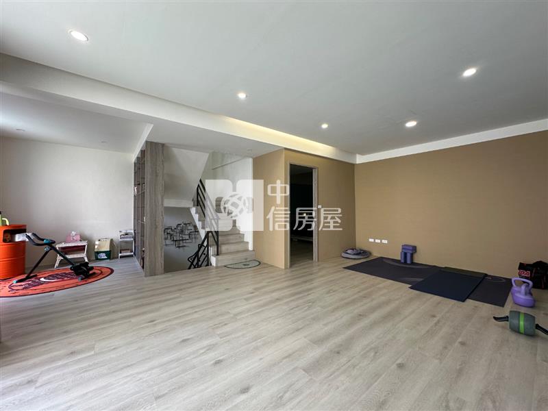 《專任》龍興國中旁龍岡大地坪美透天(活巷)房屋室內格局與周邊環境