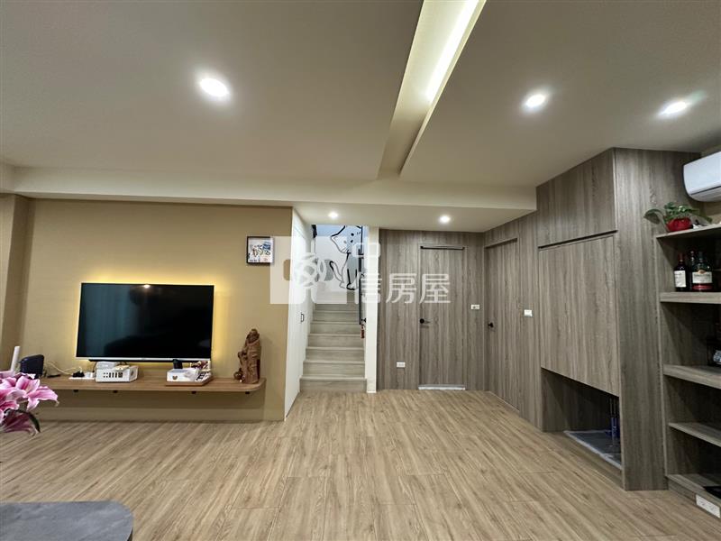 《專任》龍興國中旁龍岡大地坪美透天(活巷)房屋室內格局與周邊環境