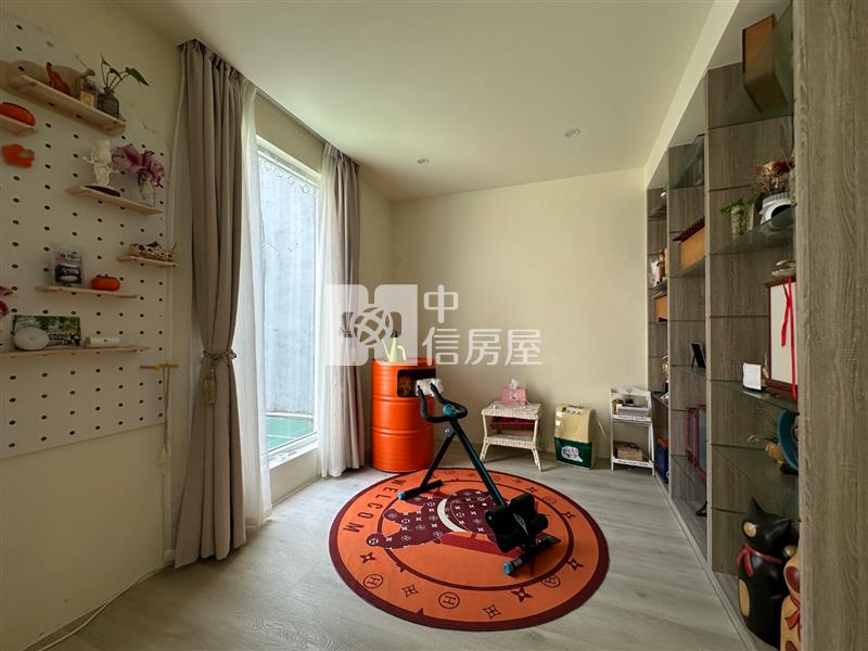 《專任》龍興國中旁龍岡大地坪美透天(活巷)房屋室內格局與周邊環境