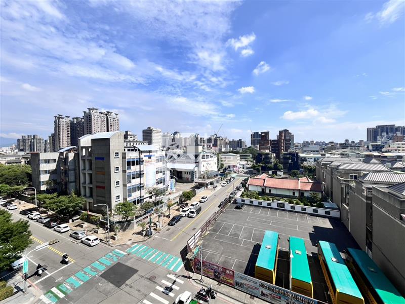富宇藏富三房平車房屋室內格局與周邊環境