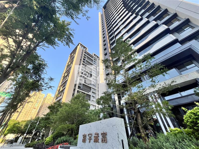 富宇藏富三房平車房屋室內格局與周邊環境