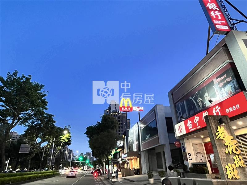 富宇藏富三房平車房屋室內格局與周邊環境