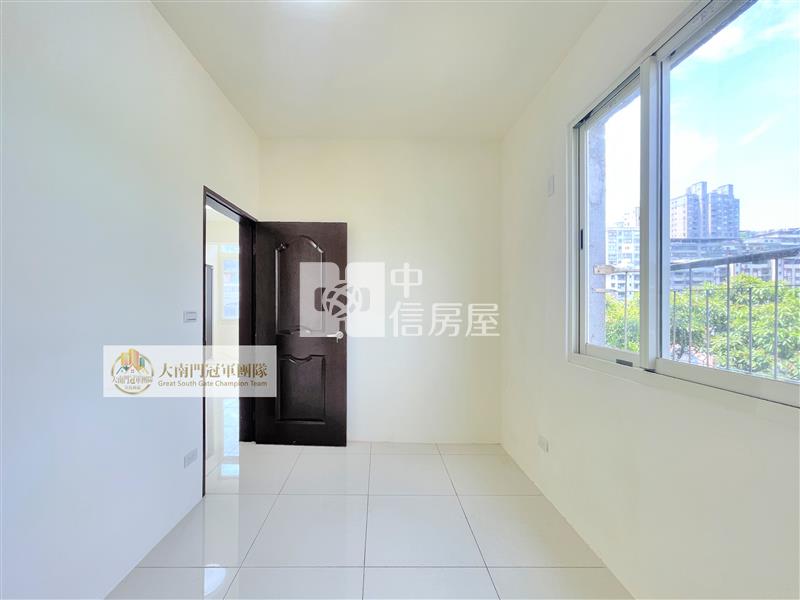 信義國中旁全新裝潢邊間採光方正2房2廳2衛1陽台房屋室內格局與周邊環境