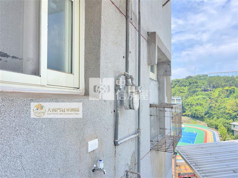 信義國中旁全新裝潢邊間採光方正2房2廳2衛1陽台房屋室內格局與周邊環境