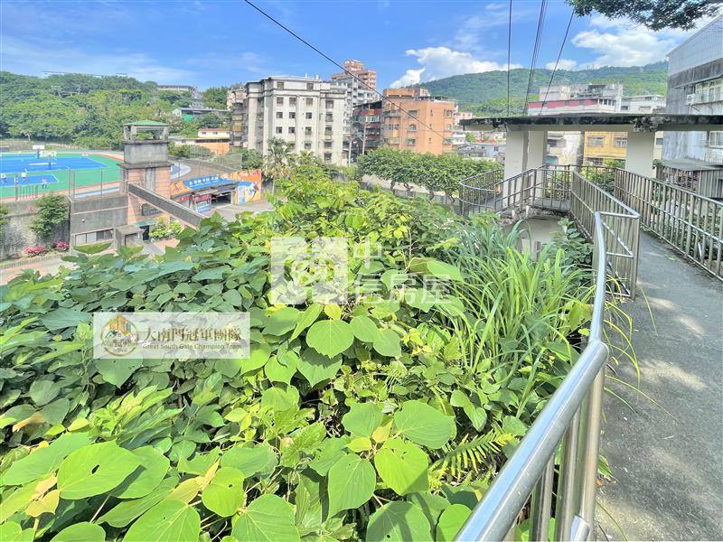信義國中旁全新裝潢邊間採光方正2房2廳2衛1陽台房屋室內格局與周邊環境