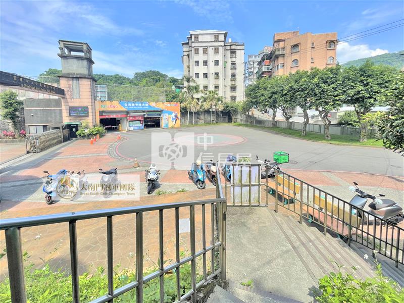 信義國中旁全新裝潢邊間採光方正2房2廳2衛1陽台房屋室內格局與周邊環境