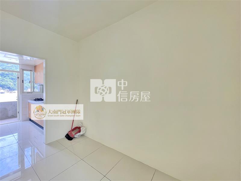 信義國中旁全新裝潢邊間採光方正2房2廳2衛1陽台房屋室內格局與周邊環境