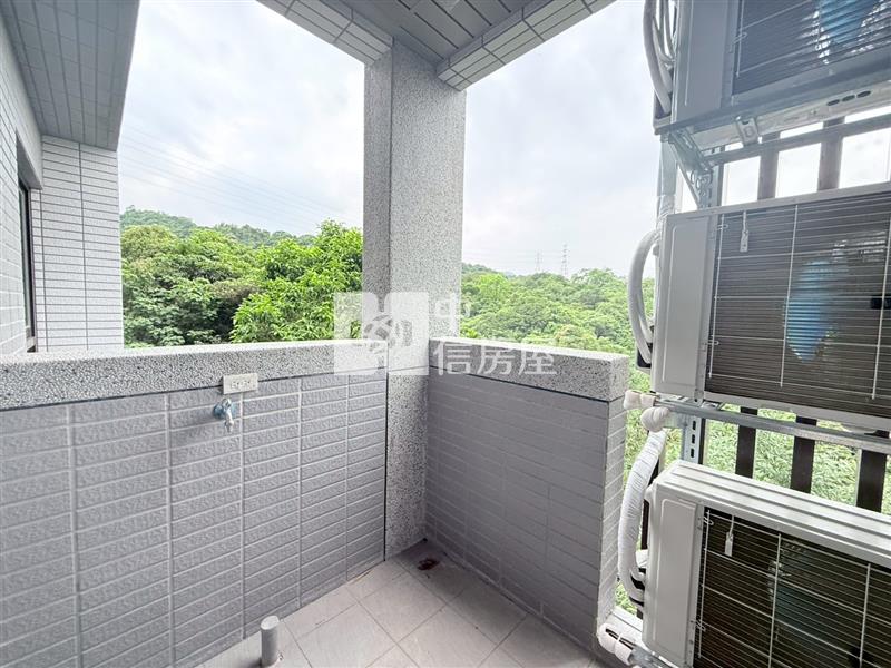 里山鑽全新裝潢兩房平車房屋室內格局與周邊環境