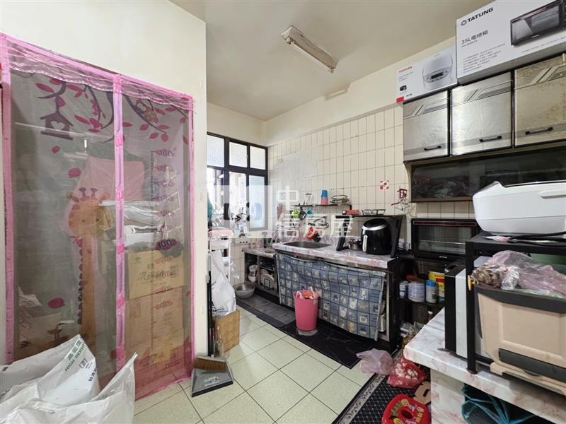 近藝文中心便宜3房公寓房屋室內格局與周邊環境
