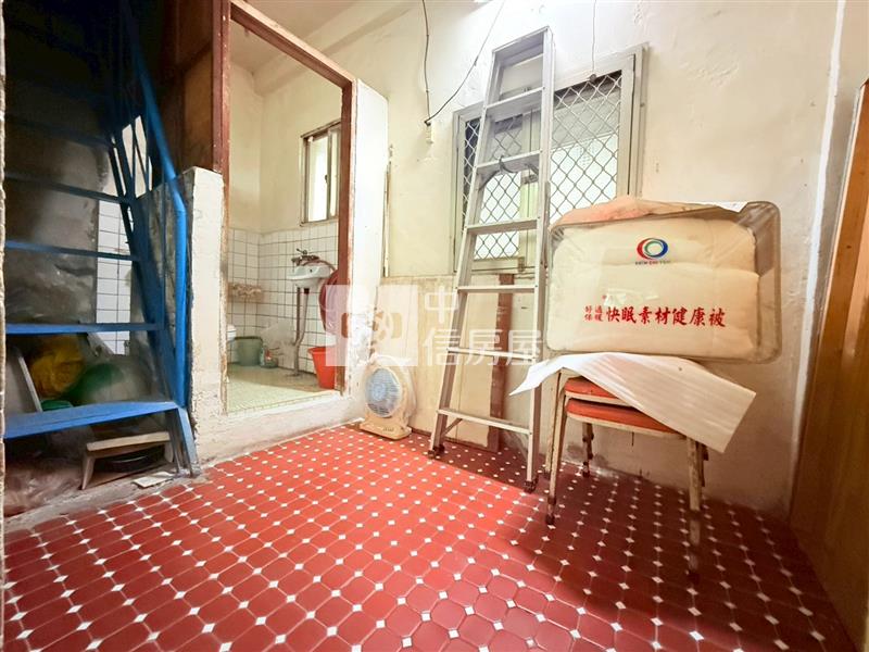 太平運動中心低總價透天房屋室內格局與周邊環境