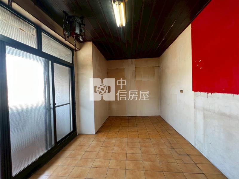 大里大面寬孝親別墅房屋室內格局與周邊環境