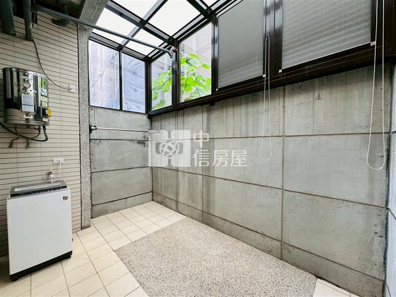 逢甲商圈12期大地坪整棟電梯透套房屋室內格局與周邊環境