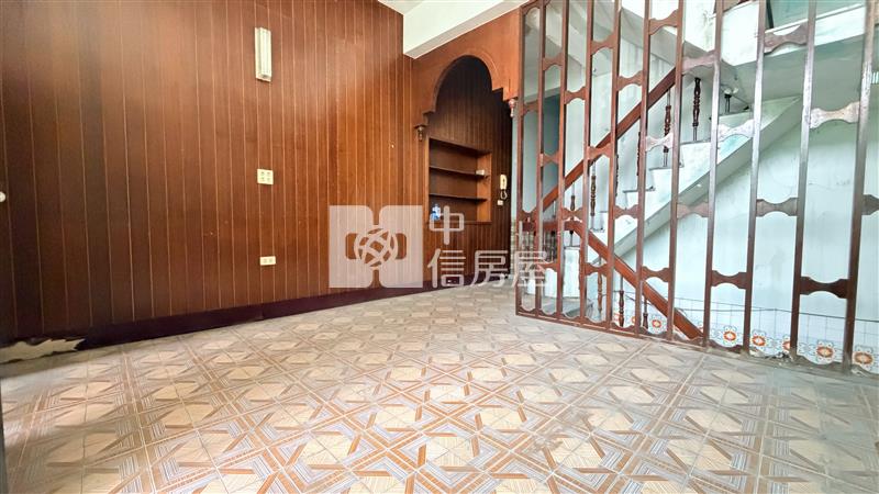 仁德中正路上黃金地段店住合一房屋室內格局與周邊環境
