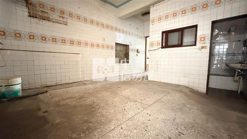 仁德中正路上黃金地段店住合一房屋室內格局與周邊環境