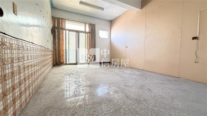 仁德中正路上黃金地段店住合一房屋室內格局與周邊環境