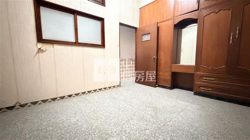 仁德中正路上黃金地段店住合一房屋室內格局與周邊環境