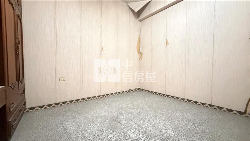 仁德中正路上黃金地段店住合一房屋室內格局與周邊環境