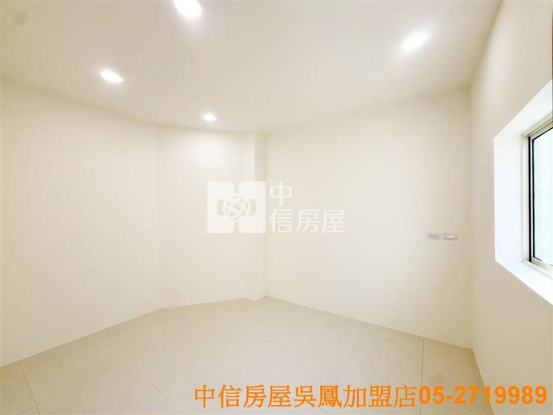 和興國小邊間車庫美別墅房屋室內格局與周邊環境