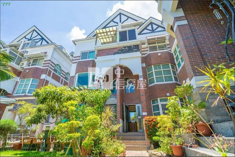 台南裕農路北歐風花園雙車位店墅房屋室內格局與周邊環境