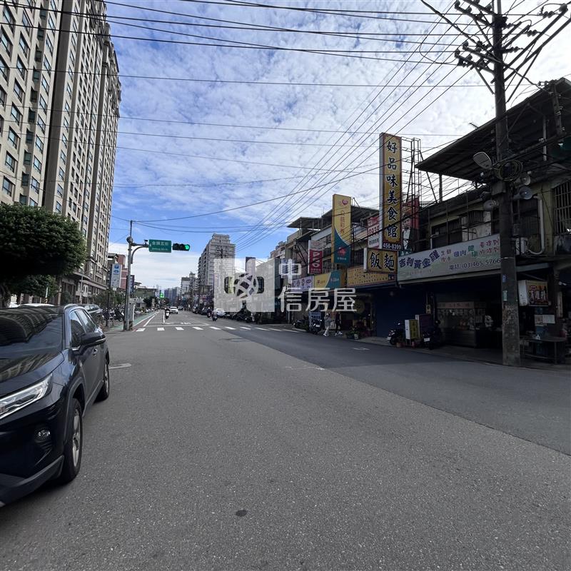 近體育園區正中山東路透天房屋室內格局與周邊環境