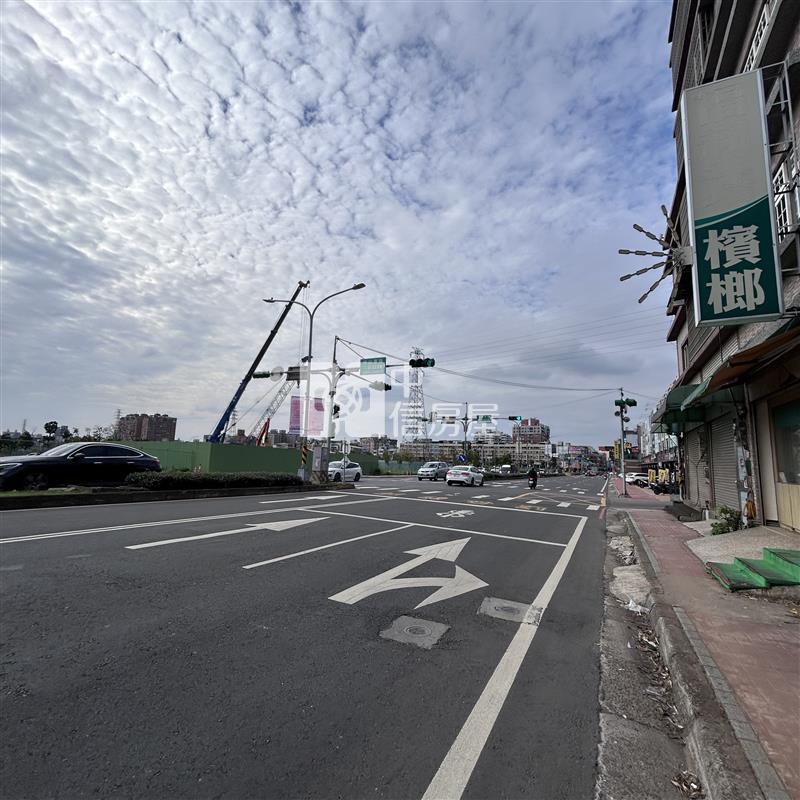 近體育園區正中山東路透天房屋室內格局與周邊環境