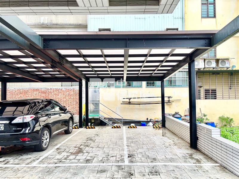 信義學區4房2平車位房屋室內格局與周邊環境