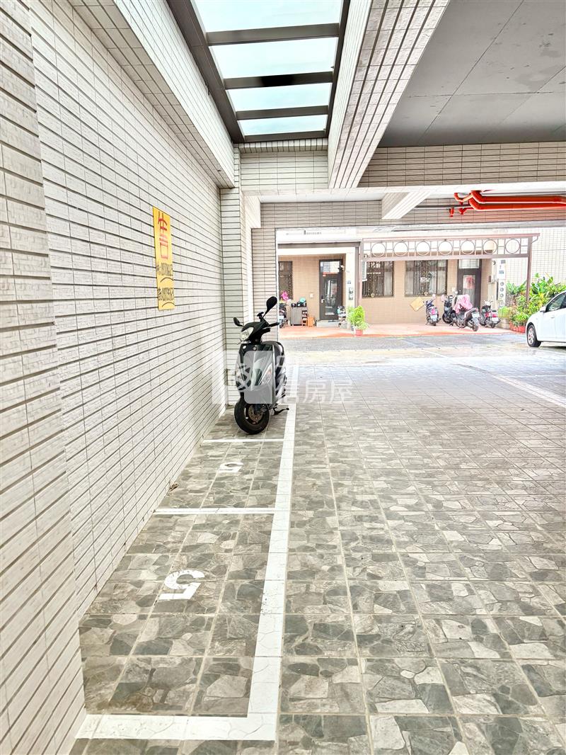 信義學區4房2平車位房屋室內格局與周邊環境