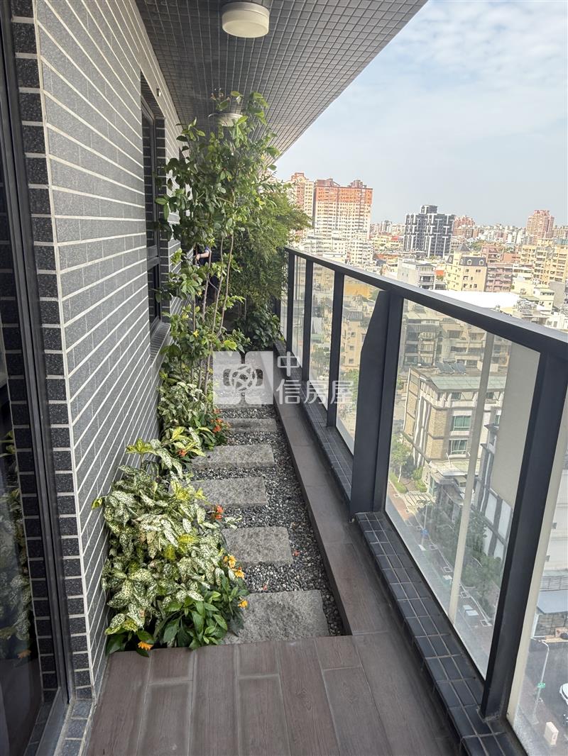 左營高樓景觀大坪數雙車豪邸房屋室內格局與周邊環境